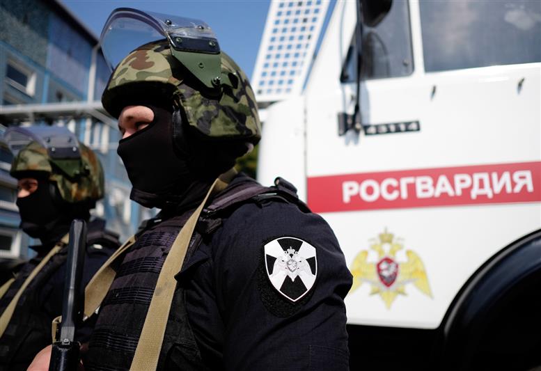 При содействии Росгвардии в Новосибирске задержаны подозреваемые в реализации контрафактной табачной продукции