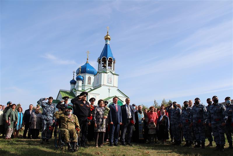 В Курске по инициативе Росгвардии установлен бюст Героя России Андрея Хмелевского 