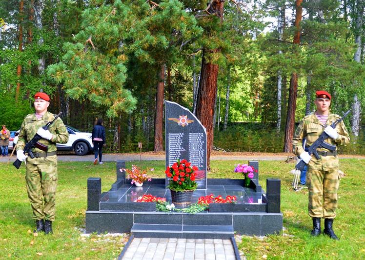 В Челябинской области росгвардейцы приняли участие в открытии памятника погибшим в Великой Отечественной войне