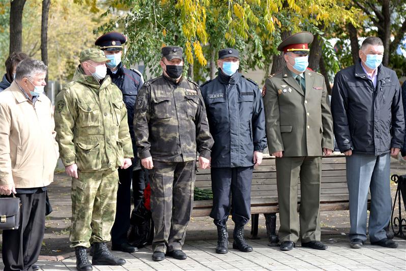 Росгвардейцы высадили в Кургане ели в память о павших товарищах