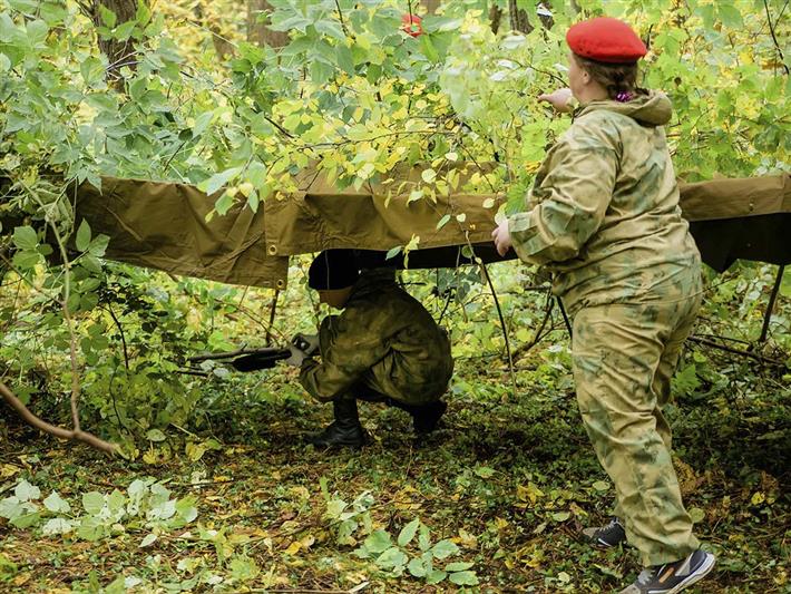 В Кузбассе росгвардейцы провели для школьников и их родителей мастер-класс по выживанию в лесу