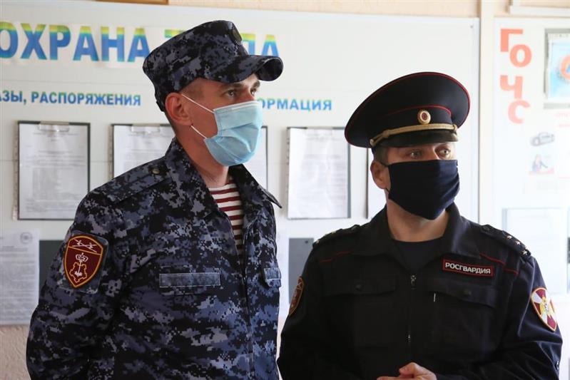 На Ямале сотрудники Росгвардии проверяют готовность избирательных участков к Единому дню голосования