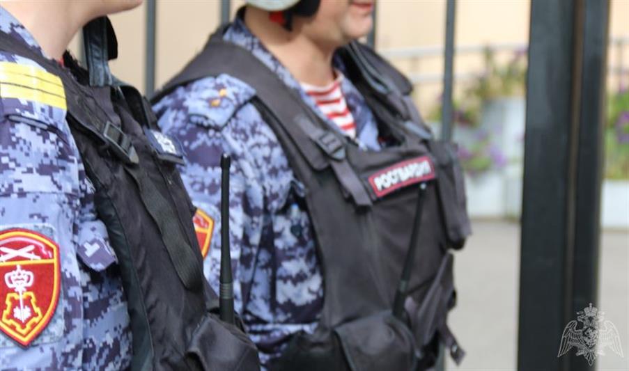 В Пскове сотрудники Росгвардии нашли потерявшегося ребенка 