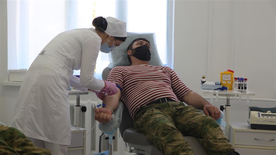 Росгвардейцы грозненского соединения приняли участие в донорской акции