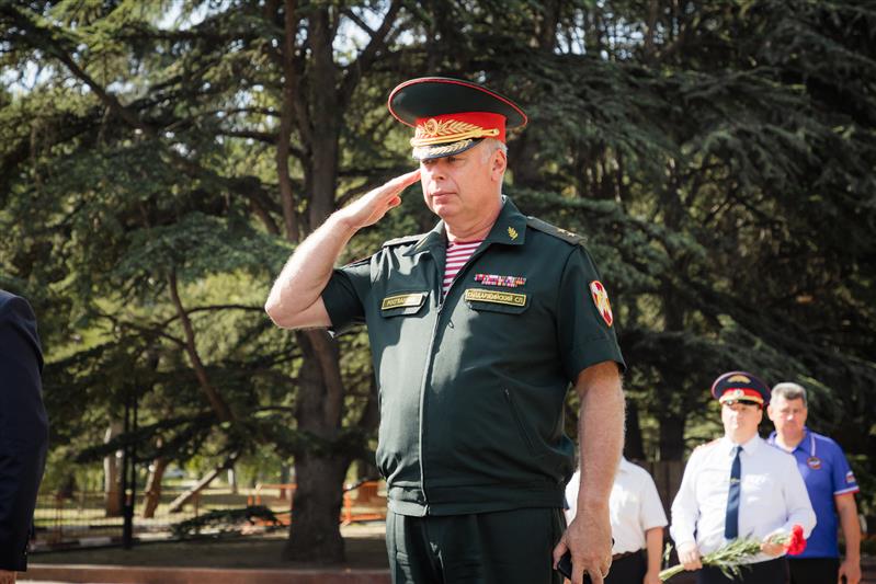 Представители Росгвардии приняли участие в памятной церемонии в Симферополе в годовщину окончания Второй мировой войны 