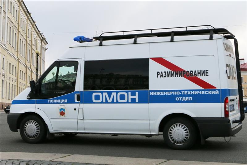 Сотрудники ОМОН обследовали боеприпасы, обнаруженные в Ленинградской области