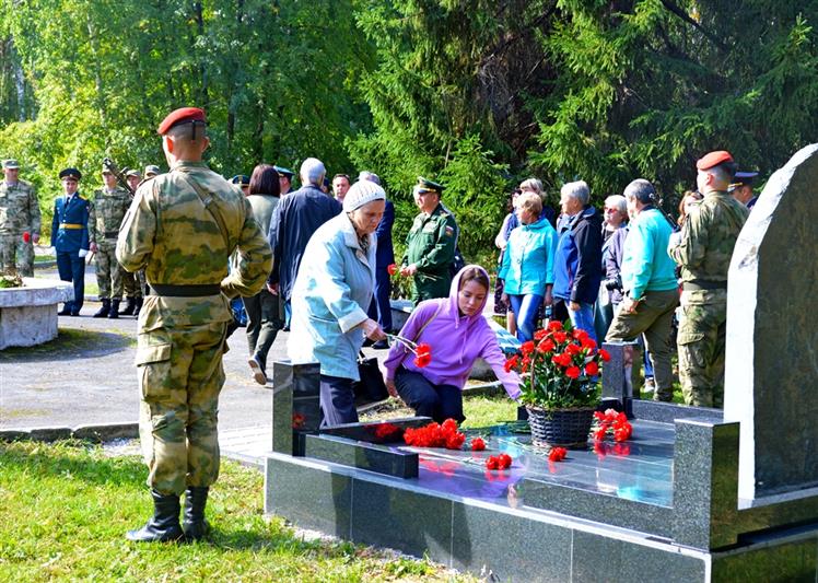 В Челябинской области росгвардейцы приняли участие в открытии памятника погибшим в Великой Отечественной войне