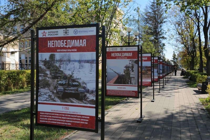 Ветеран белгородского ОМОН Герой России Вячеслав Воробьёв принял участие в открытии фотовыставки в честь 75-летия Победы