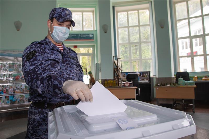 В Нижегородской области сотрудники Росгвардии участвуют в охране общественного порядка и безопасности в ходе Единого дня голосования
