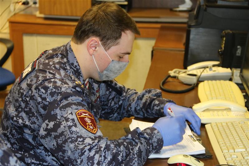 В Энгельсе сотрудники Росгвардии разыскали не вернувшихся домой детей