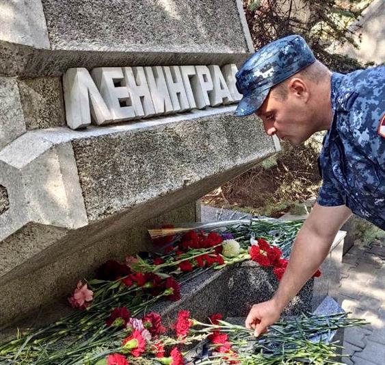 В Севастополе росгвардейцы почтили память защитников Ленинграда и жертв блокады города в годы Великой Отечественной войны
