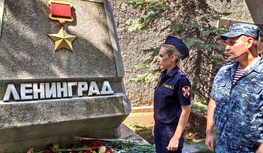 В Севастополе росгвардейцы почтили память защитников Ленинграда и жертв блокады города в годы Великой Отечественной войны