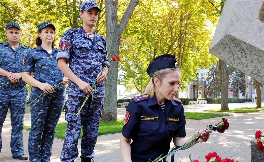 В Севастополе росгвардейцы почтили память защитников Ленинграда и жертв блокады города в годы Великой Отечественной войны