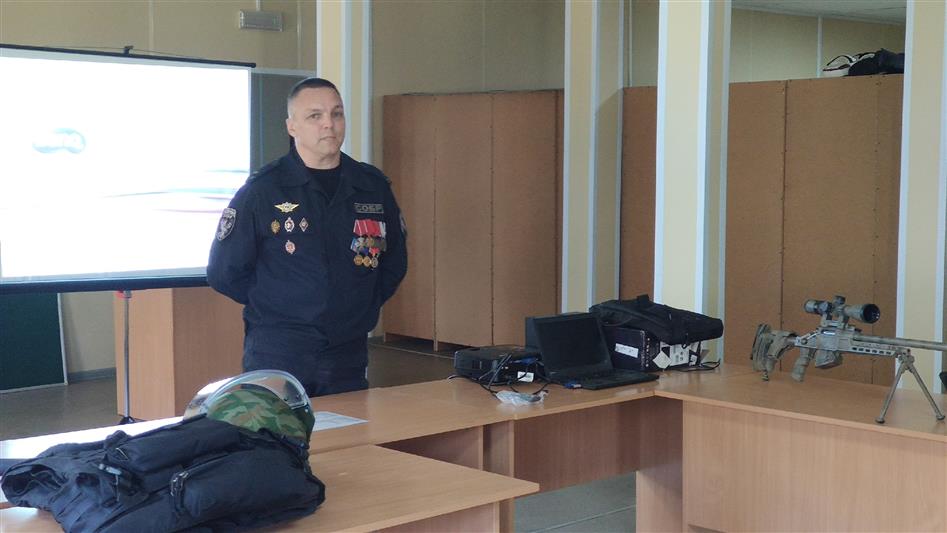 Юные воспитанники севастопольского спортивного клуба стали гостями СОБР Росгвардии