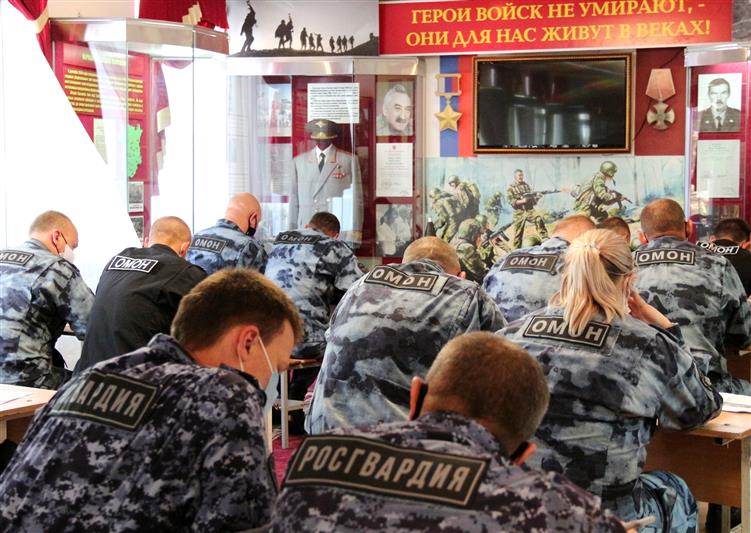 Росгвардейцы Южного округа написали Диктант Победы (фото, видео)