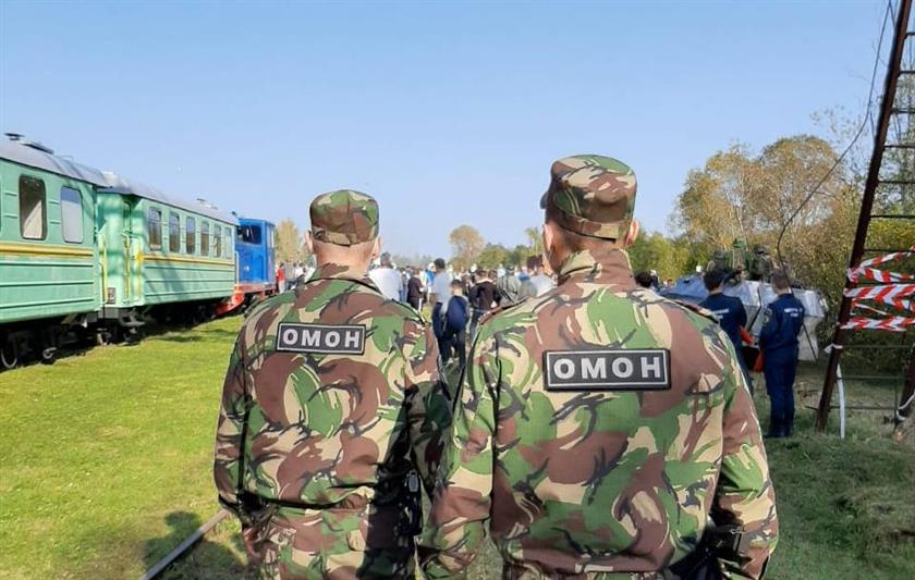   В Новгородской области бойцы ОМОН обеспечили правопорядок во время проведения международного исторического фестиваля