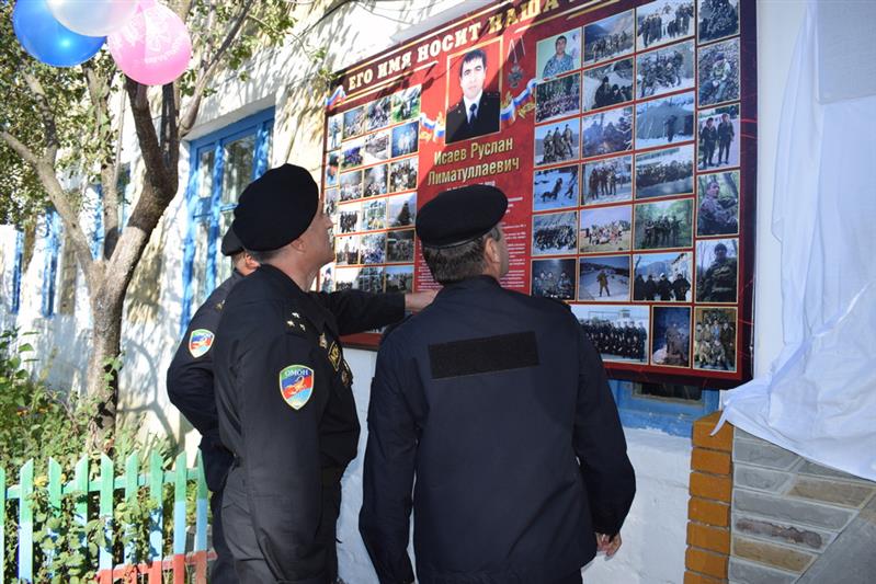 В честь погибшего бойца ОМОН названа гимназия в Дагестане