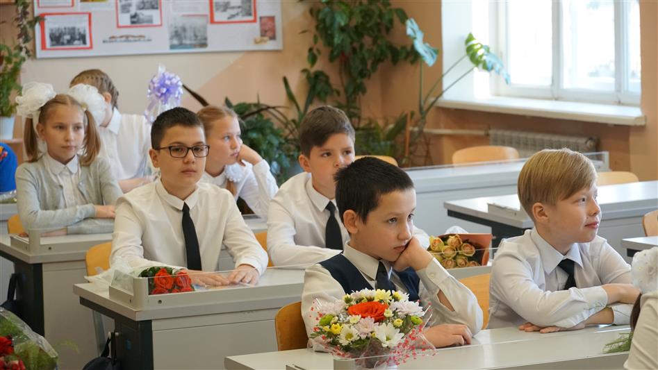 Начальник Управления Росгвардии по Архангельской области поздравил кадет подшефного класса с Днём знаний
