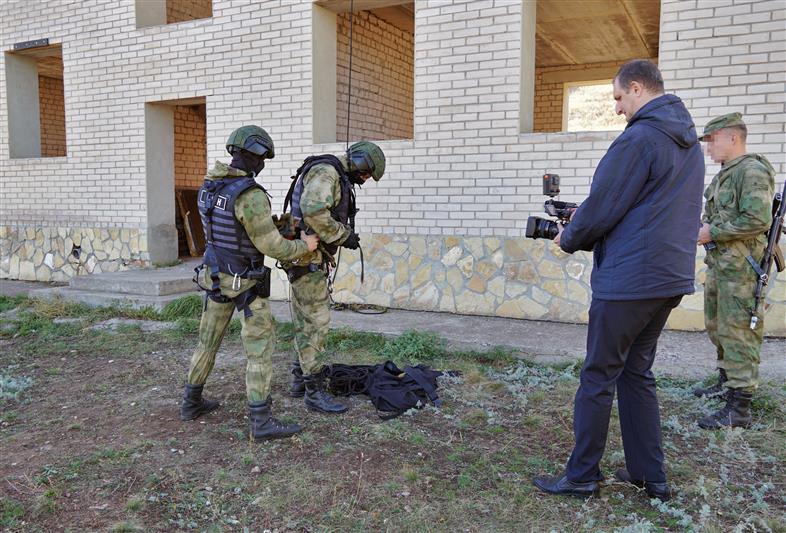 Журналисты Оренбуржья попробовали себя в роли бойцов спецназа Росгвардии