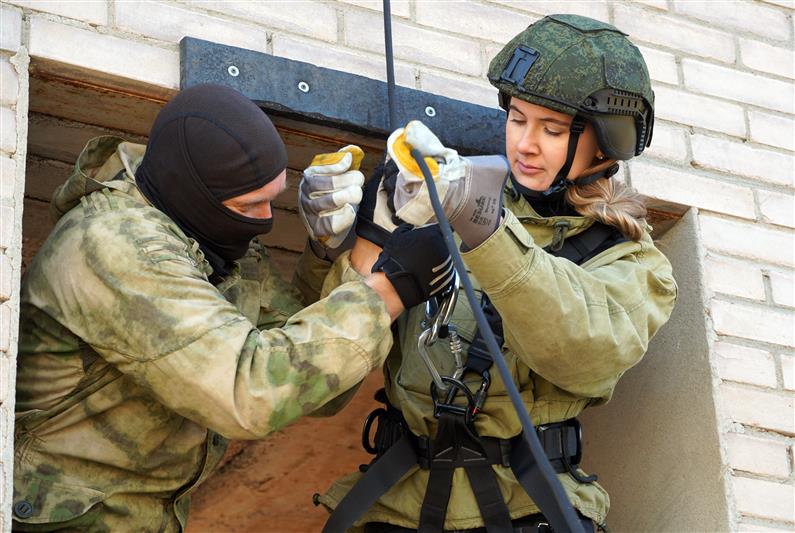 Журналисты Оренбуржья попробовали себя в роли бойцов спецназа Росгвардии