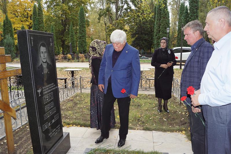 В Липецке сотрудникам ОМОН вручили юбилейные медали «20 лет разгрома международных бандформирований»