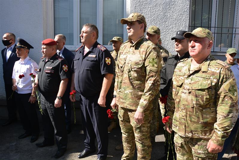 Росгвардейцы Кабардино-Балкарии приняли участие в открытии памятника полковнику Владиславу Каширокову
