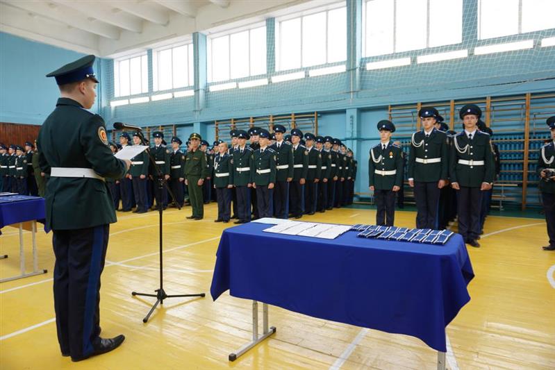 Представители Росгвардии поздравили с посвящением в кадеты воспитанников ведомственного учебного заведения в Екатеринбурге