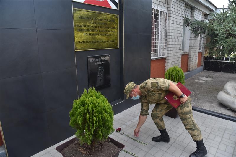 В грозненском соединении Росгвардии открыли мемориал погибшим военнослужащим