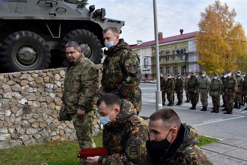 Военнослужащие лесновского полка Росгвардии почтили память погибшего офицера воинской части