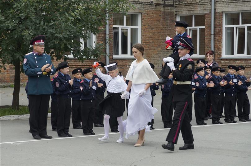 В Сибири росгвардейцы приняли участие в торжественных мероприятиях, посвящённых Дню знаний 