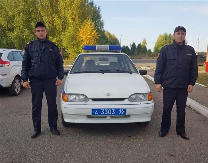 В Татарстане сотрудники Росгвардии эвакуировали граждан во время пожара в многоквартирном доме