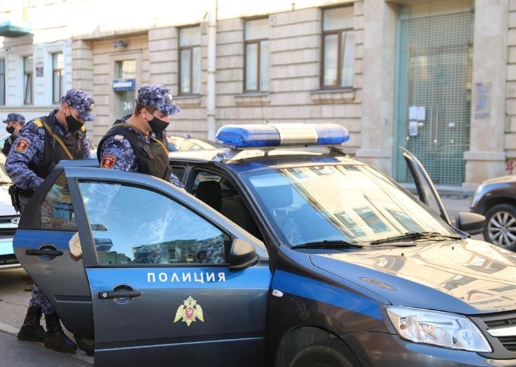 Нарядом вневедомственной охраны Росгвардии в Санкт-Петербурге задержан хулиган, повредивший автомобиль скорой помощи