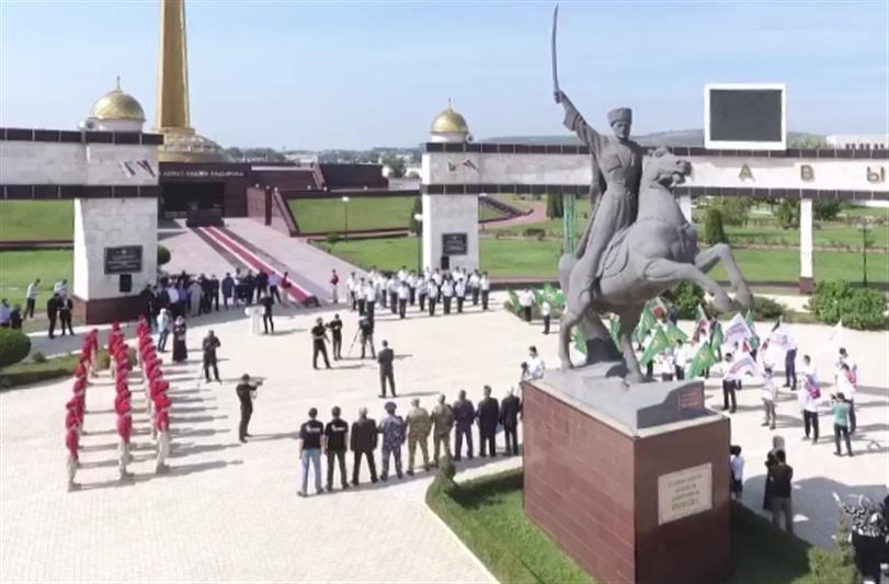 В Чеченской Республике росгвардейцы принимают участие в автопробеге «От героя к герою»