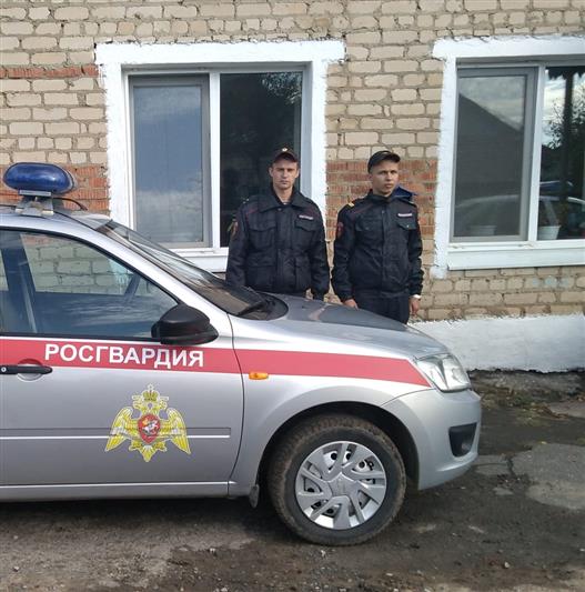 В Калужской области сотрудники Росгвардии эвакуировали жильцов дома во время пожара