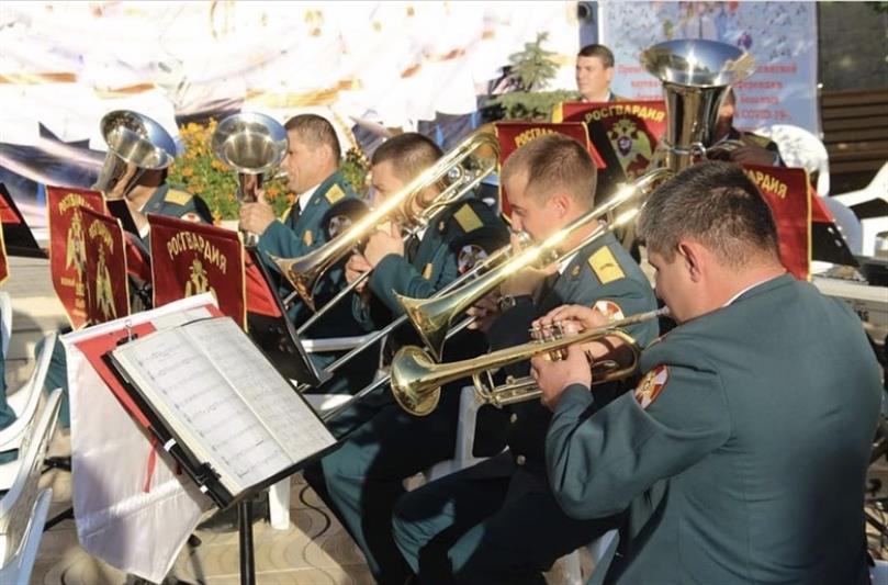 Военный оркестр Росгвардии принимает участие в фестивале духовых оркестров «Дагестанские фанфары»