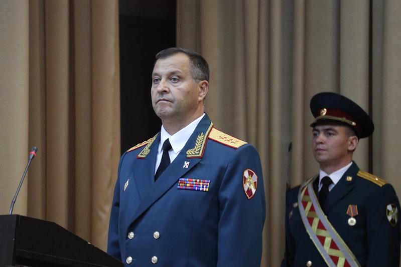 Командующий Уральским округом Росгвардии вручил калиновскому соединению Боевое знамя нового образца