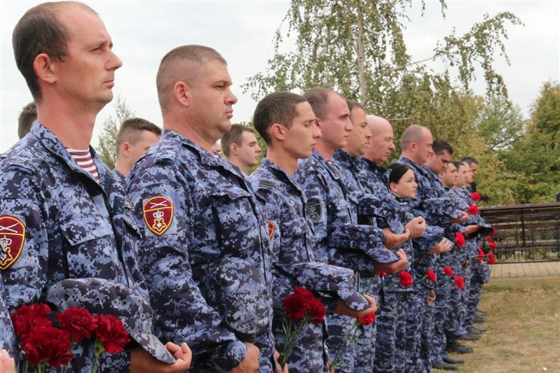 Память погибшего сотрудника вневедомственной охраны почтили в Ростовской области