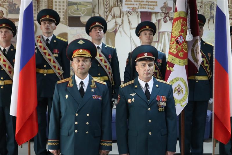 Командующий Уральским округом Росгвардии вручил калиновскому соединению Боевое знамя нового образца