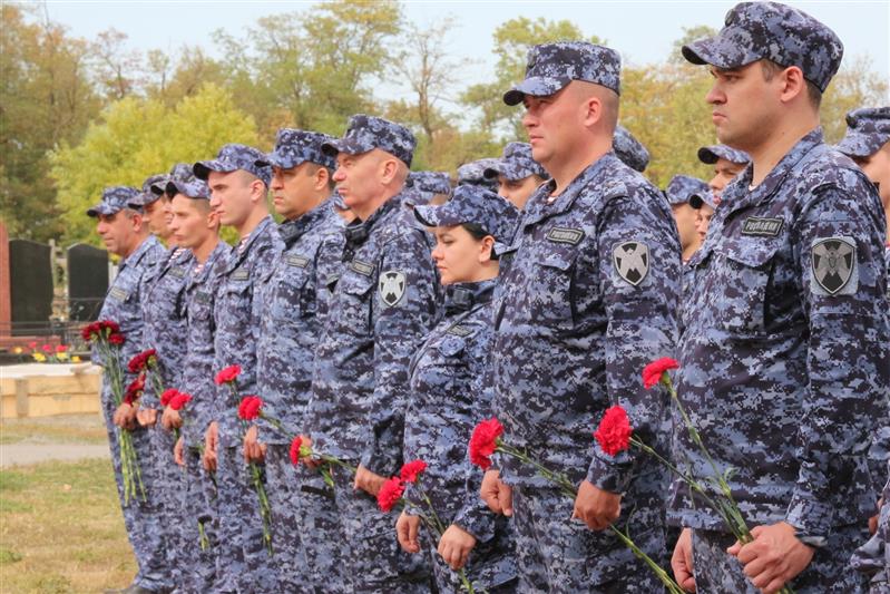 Память погибшего сотрудника вневедомственной охраны почтили в Ростовской области