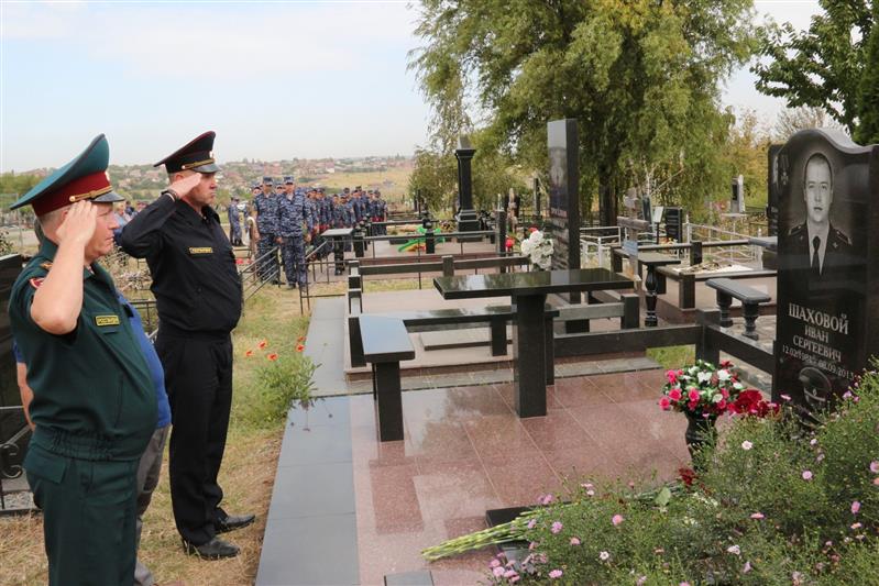 Память погибшего сотрудника вневедомственной охраны почтили в Ростовской области