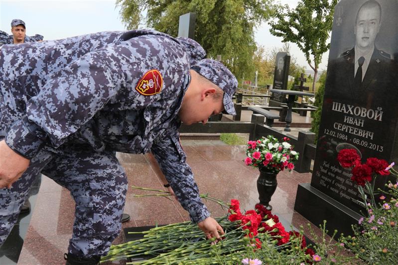 Память погибшего сотрудника вневедомственной охраны почтили в Ростовской области