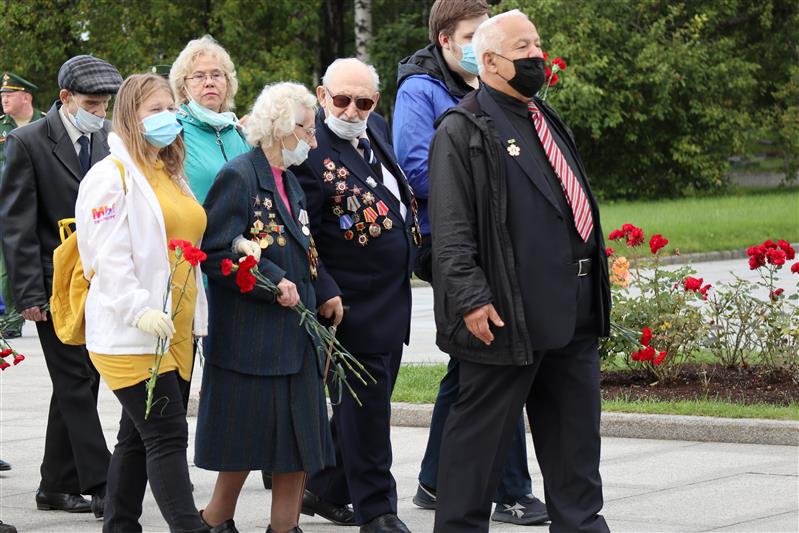 Делегация Северо-Западного округа Росгвардии приняла участие в траурной церемонии в День памяти жертв блокады Ленинграда
