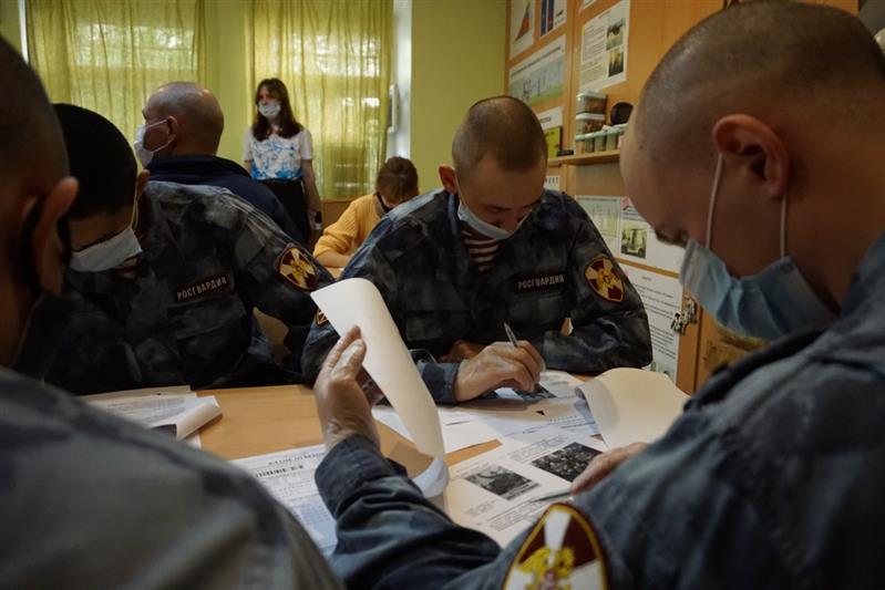 Росгвардейцы Северо-Западного округа написали «Диктант Победы»