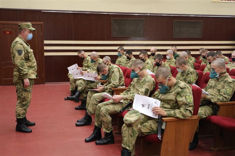 Около 2 тысяч росгвардейцев Центрального округа приняли участие в акции «Диктант Победы»