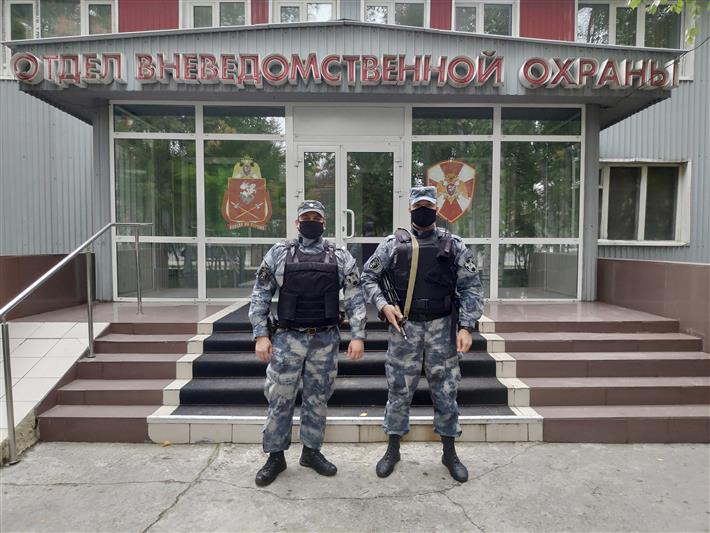 В Югре сотрудники Росгвардии помогли экстренно доставить роженицу в больницу