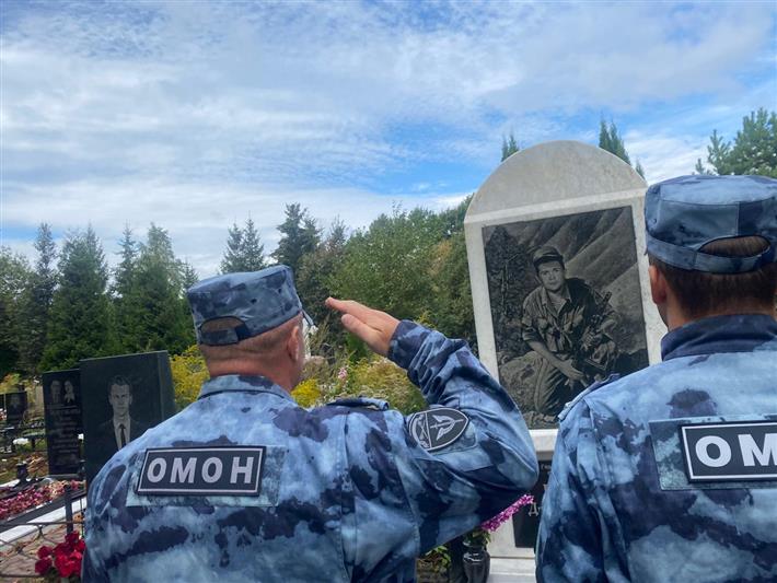 В Туле росгвардейцы почтили память Героя России Дмитрия Горшкова