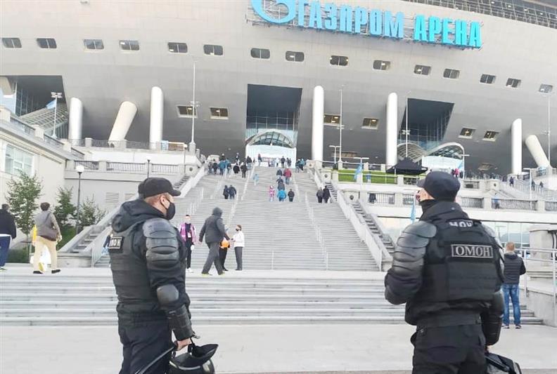 Росгвардейцы приняли участие в обеспечении правопорядка во время матча Российской премьер-лиги в Петербурге 