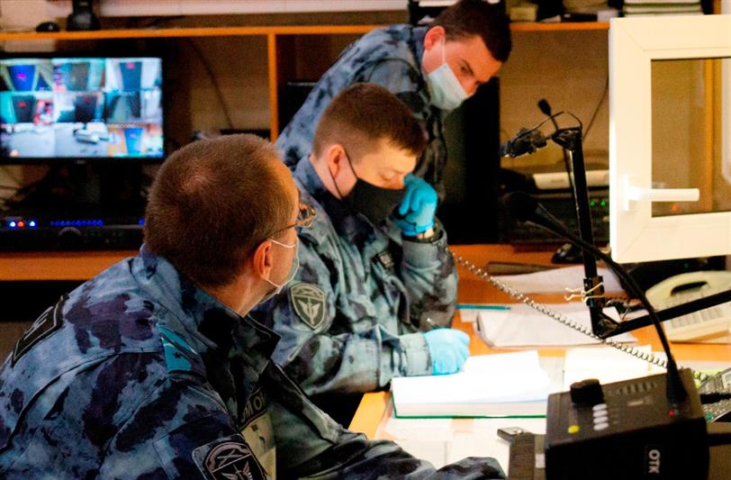 Совместная пожарно-тактическая тренировка сотрудников Росгвардии и МЧС прошла в Северной столице