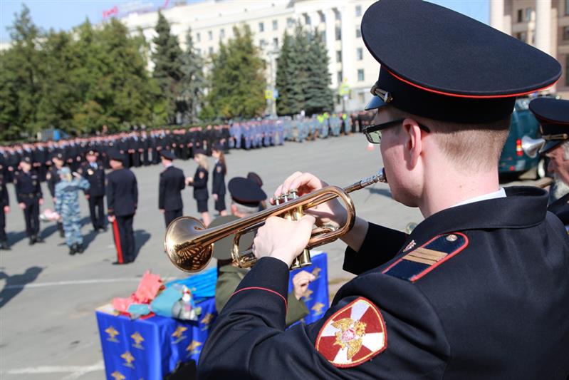В Челябинске сотрудники Росгвардии приняли участие в гарнизонном разводе