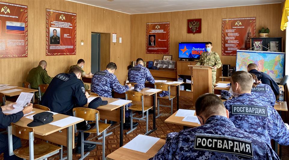 Росгвардейцы Северо-Западного округа написали «Диктант Победы»